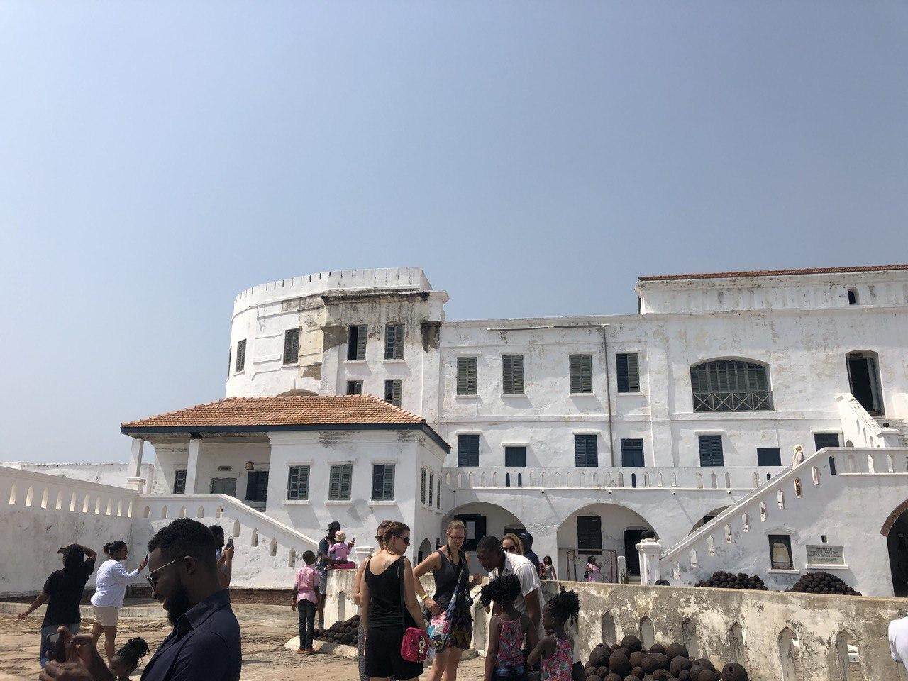白墙黄瓦的Cape Coast Castle